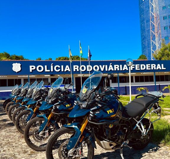 PRF no PI recebe novas viaturas motocicletas