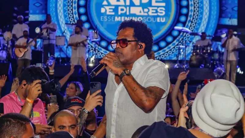 Multidão canta e samba com Xande de Pilares em show memorável no Festival de Inverno de Pedro II