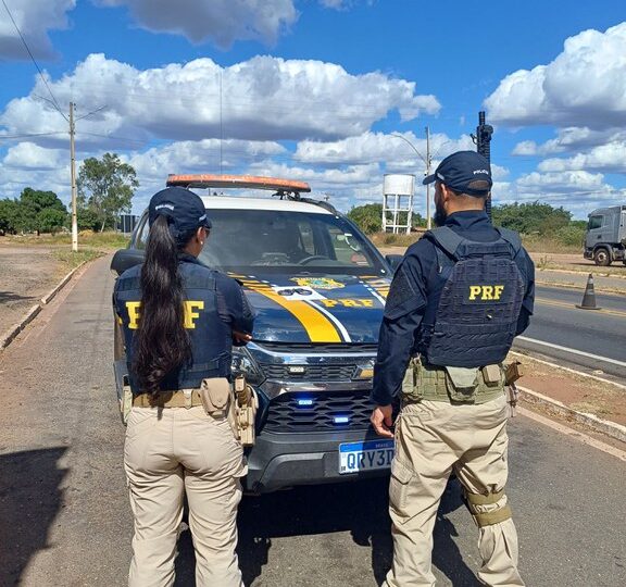 Condutor com mandado por homicídio é preso pela PRF durante fiscalização no Piauí