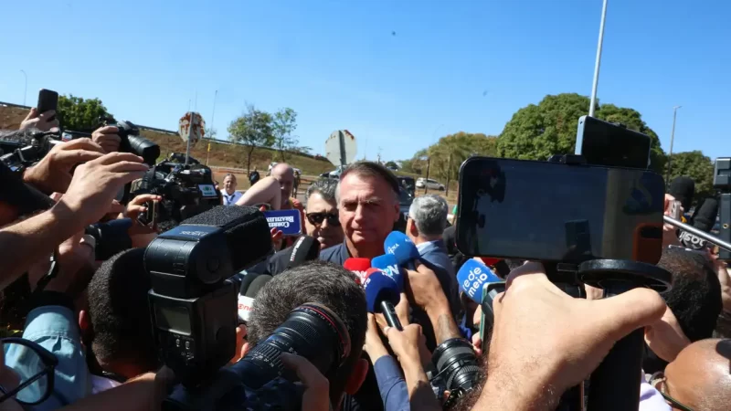 Defesa de Bolsonaro tem até as 21h13 para enviar explicações a Moraes