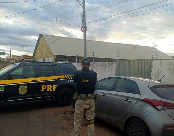 PRF combate crimes em Picos e Campo Maior: veículo roubado com sinais de adulteração e documento falso são apreendidos