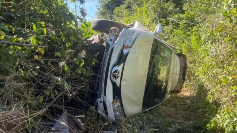 Mulher fica ferida após capotar carro na PI-477 entre Pedro II e Piripiri