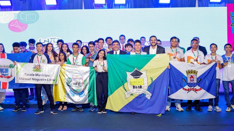 Rafael Fonteles entrega medalhas da OBMEP 2024 e premia estudantes nas Olimpíadas do Conhecimento com um salário mínimo