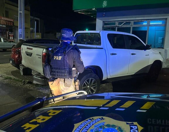 Caminhonete com sinais de adulteração e registro de furto é apreendida em Teresina
