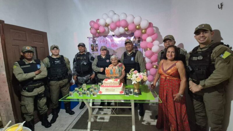 Polícia Militar homenageia idosa durante aniversário de 98 anos em Parnaíba