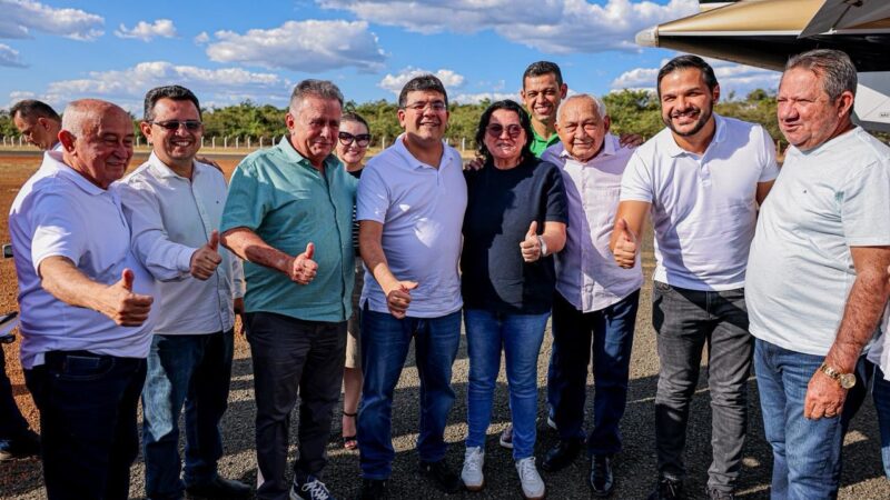 Ao lado da prefeita Jôve Oliveira, Rafael Fonteles entrega mil registros de imóveis em Piripiri e celebra 70 mil títulos em todo o Piauí