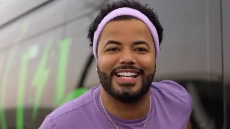 Justiça determina suspensão das redes sociais de Hytalo Santos