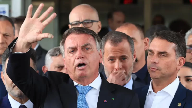 Moraes decreta prisão domiciliar de Bolsonaro