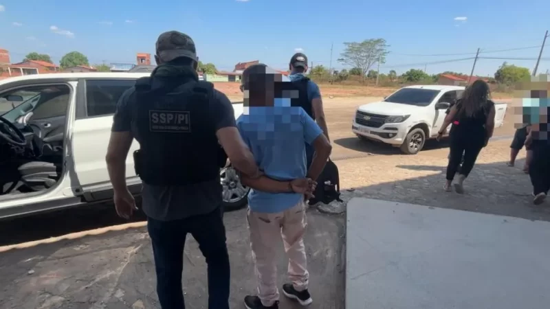 “Pai e filho do crime” são presos com drogas no terminal rodoviário de Altos