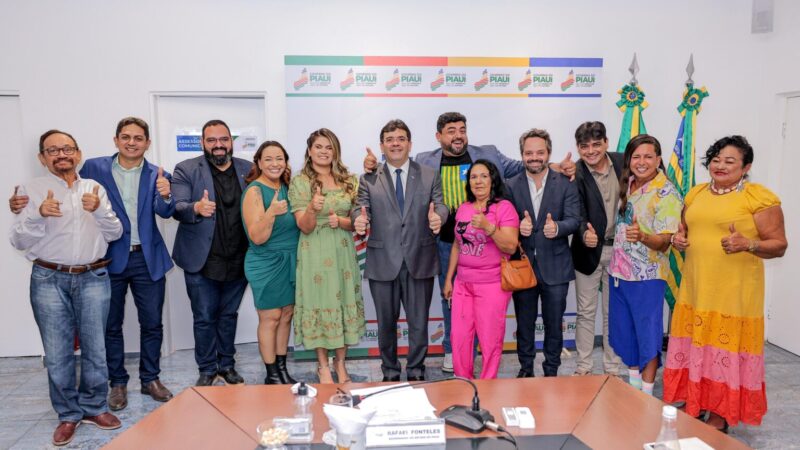 Rafael Fonteles recebe elenco do “Ai Que Vida!” e anuncia sequência do filme