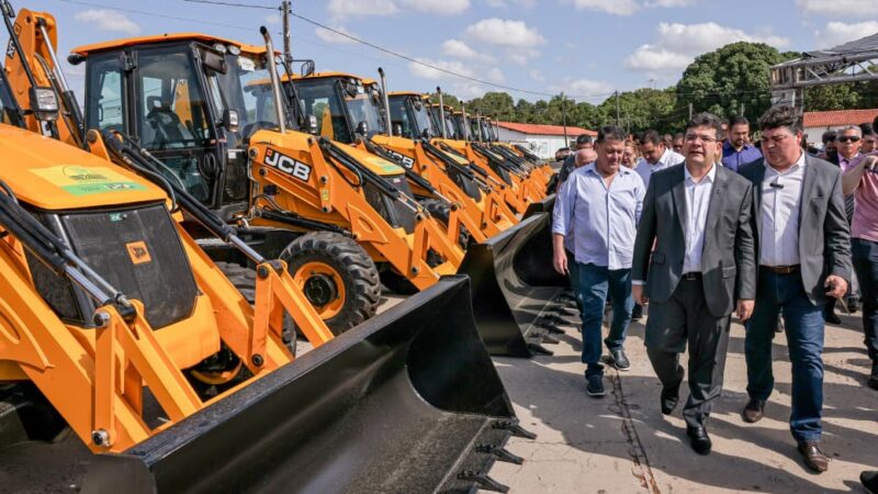 Rafael Fonteles participa da entrega de máquinas agrícolas de grande porte para Piripiri e outros 27 municípios do Piauí