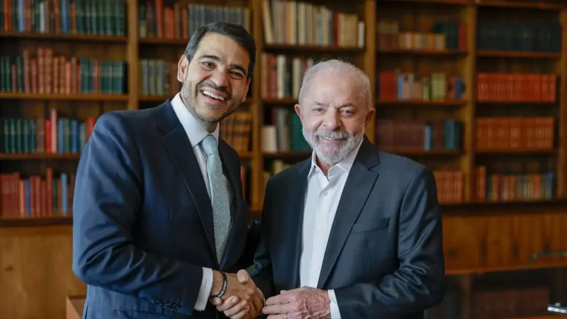 Lula indica Messias para vaga de Barroso no STF