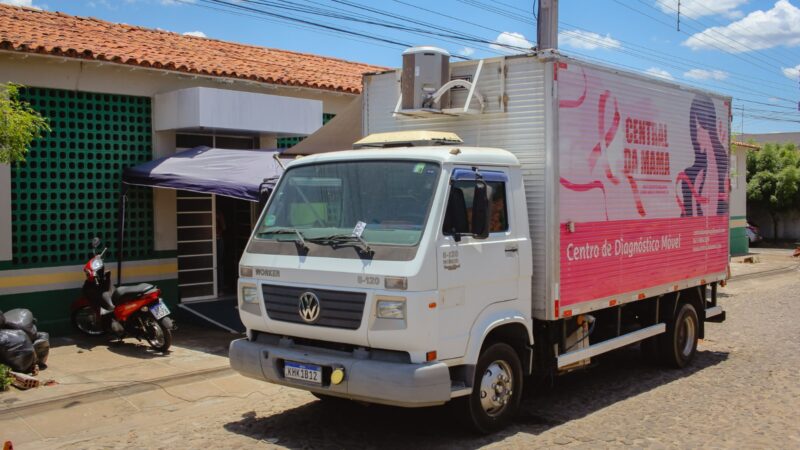 Piripiri realiza campanha de combate ao câncer de mama com Carreta da Mamografia