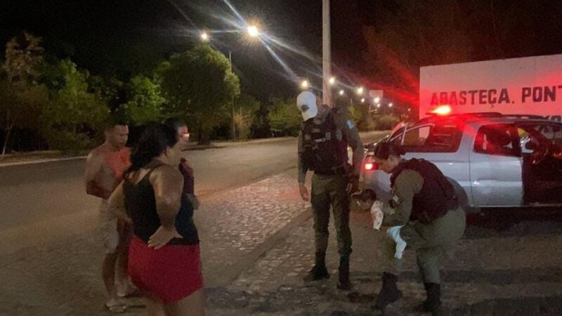 Bebê engasgado é salvo por policial militar após pais pedirem socorro em Teresina