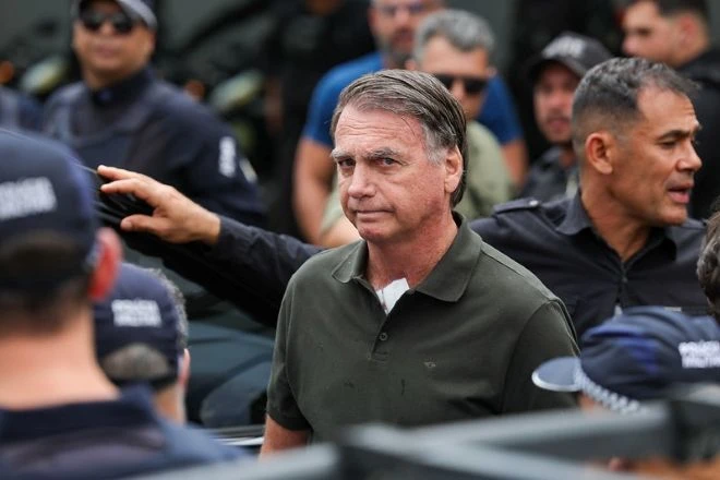Bolsonaro fica inelegível até 2060 após fim de processo no STF