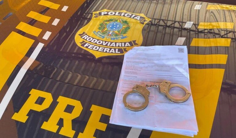 Homem procurado por roubo é preso após pedir carona à PRF em Floriano