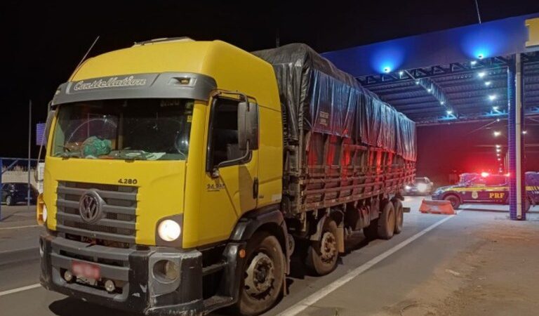 PRF apreende carga de castanha de caju sem nota fiscal durante fiscalização na BR-316 em Teresina