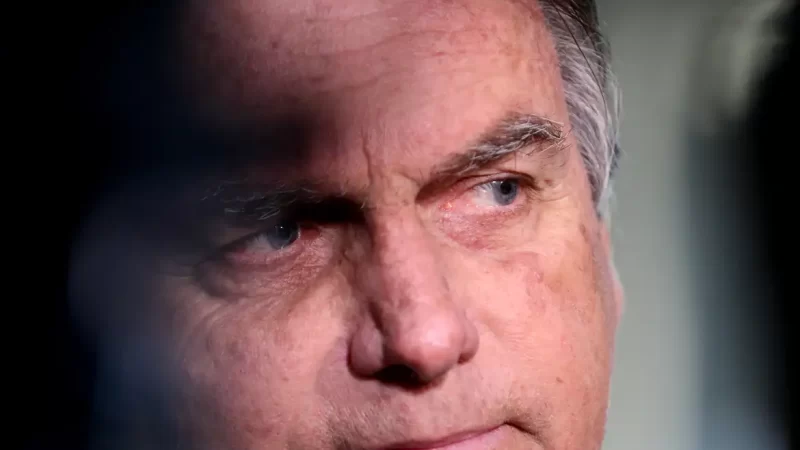 Bolsonaro tem crise de soluço e passa por atendimento médico na prisão