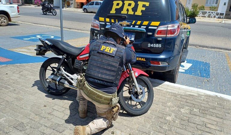 PRF recupera motocicleta roubada com sinais de adulteração em Parnaíba