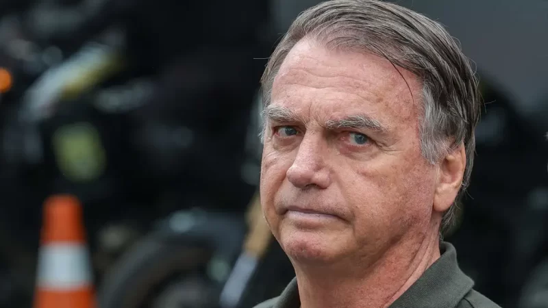 Bolsonaro passou por nova cirurgia para tratar soluço, diz Michelle