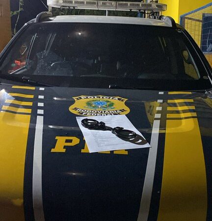 PRF cumpre mandado de prisão por pensão alimentícia durante fiscalização em ônibus em Picos