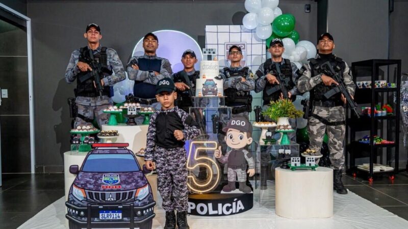 Policiais militares surpreendem pequeno fã com presença em festa temática de aniversário em Teresina