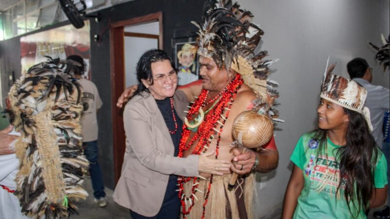 Prefeita Jôve Oliveira Monteiro participa da entrega de veículos para equipes de saúde indígena