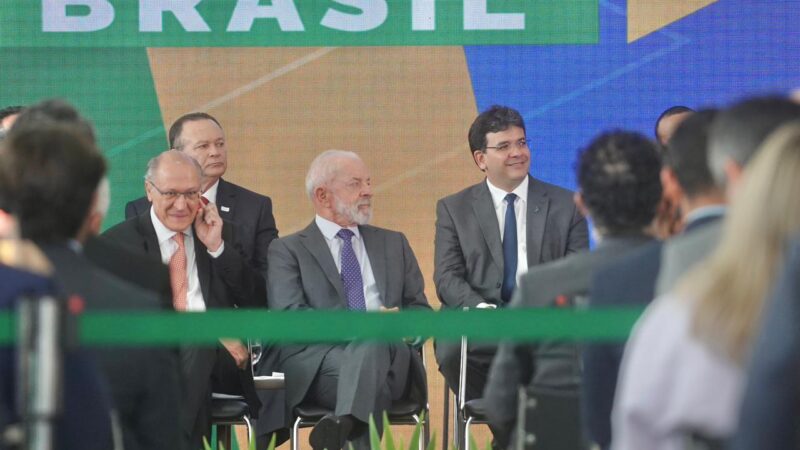 Ao lado do presidente Lula, Rafael Fonteles destaca impacto da redução de quase 80% no custo da Carteira de Habilitação