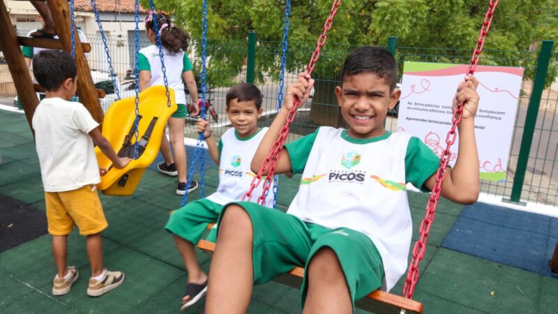 Rafael Fonteles inaugura brinquedopraça em Picos e reafirma meta de revitalizar 100 praças no Piauí até 2026