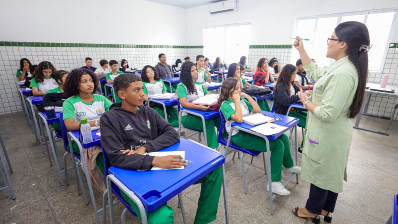Confira o edital do concurso com 4 mil vagas para professores lançado pelo Governo do Piauí