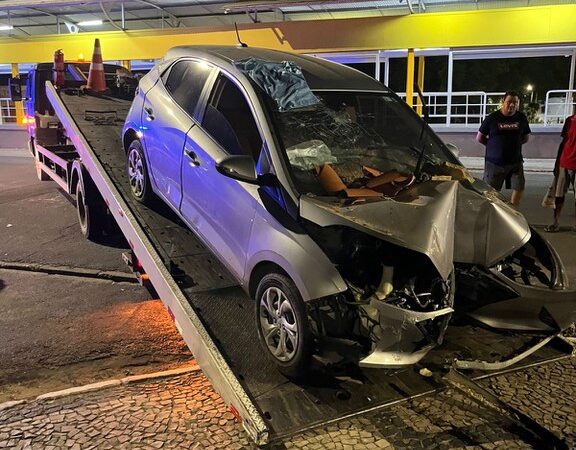 PRF interrompe fuga, recupera carro roubado e apreende arma em Teresina