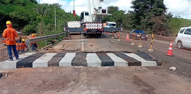 BR-343: trecho afetado por cratera tem tráfego liberado em meia pista no Piauí