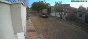 Adolescente pula de carro em movimento e escapa de tentativa de sequestro em Campo Maior; veja vídeo